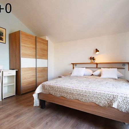 Apartments Mira สตารีกราด-ปาเคลนีซา ภายนอก รูปภาพ