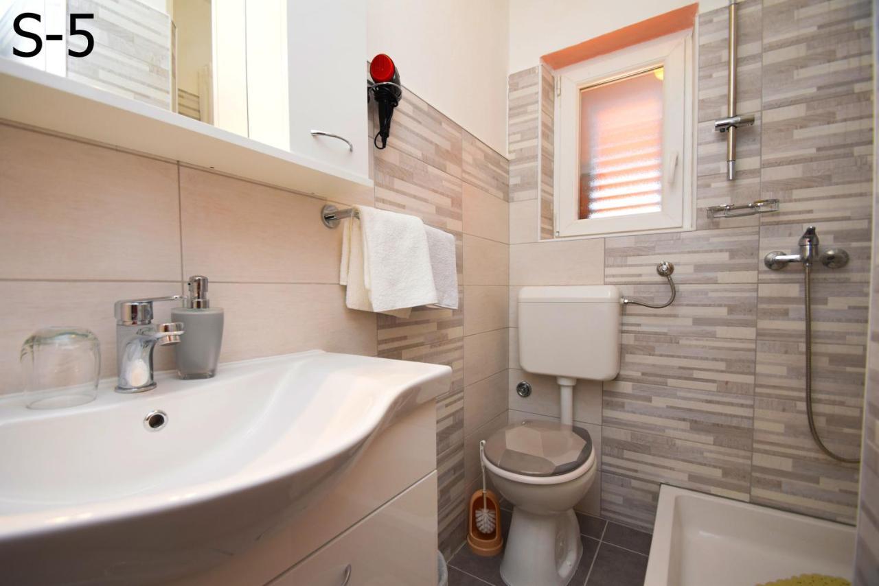 Apartments Mira สตารีกราด-ปาเคลนีซา ภายนอก รูปภาพ