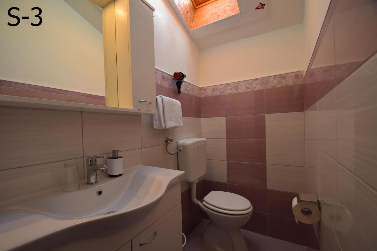 Apartments Mira สตารีกราด-ปาเคลนีซา ภายนอก รูปภาพ
